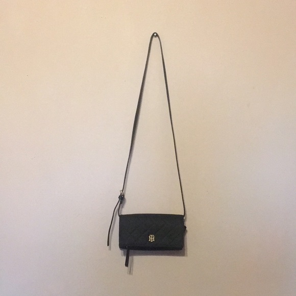 TOMMY HILFIGER Black Crossbody Bag